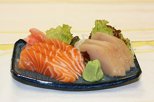 Tuna and Salmon Sashimi (7 pcs)